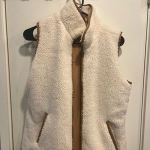 NWT Old Navy Sherpa Vest size Small